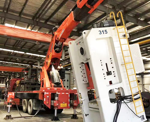 新干县附近随车吊出租，轻松解决运输难题