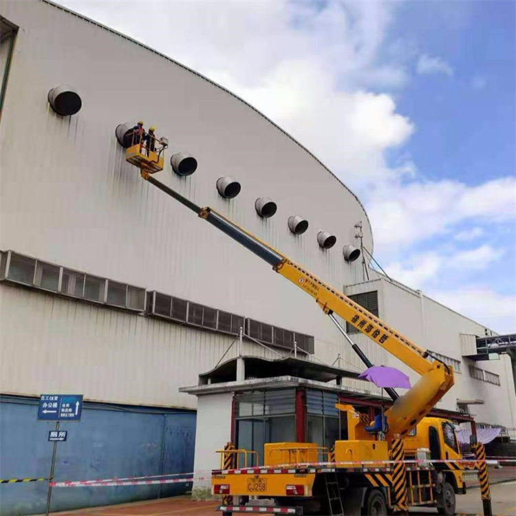 新干县高空作业车出租服务：专业广告牌安装解决方案